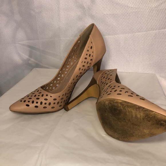 Restricted Laser Cut Long Island Heels, Blush/Nude - Picture 7 of 8